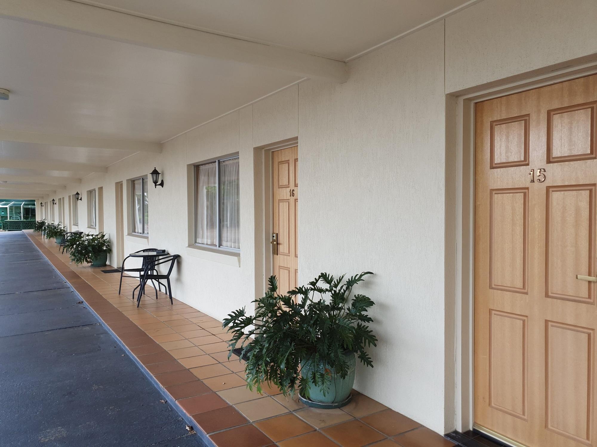 Mcnevins Maryborough Motel Exterior foto